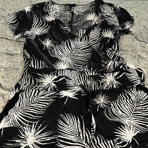 Hurley tie dress with matching shorts Sz L. NWOT